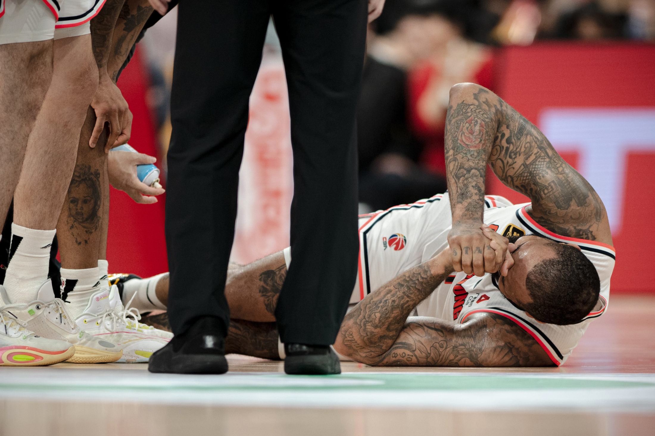 冲刺阶段武汉三镇绝杀压哨:NBA季后赛节点到来,赛场秩序良好,身体对抗强度拉满 冲刺阶段武汉三镇绝杀压哨:NBA季后赛节点到来,赛场秩序良好,身体对抗强度拉满