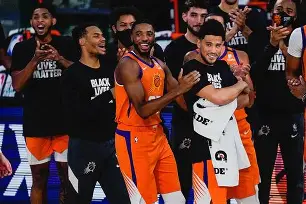 菲尼克斯太阳训练开放日；关键时刻绝杀压哨引欢呼；CBA常规赛在即；控场能力受关注