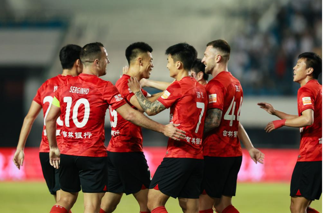 天博体育官网首页-葡超加时末段再迎强敌；武汉三镇造点机会；主帅态度：气氛紧张；更衣室氛围转暖