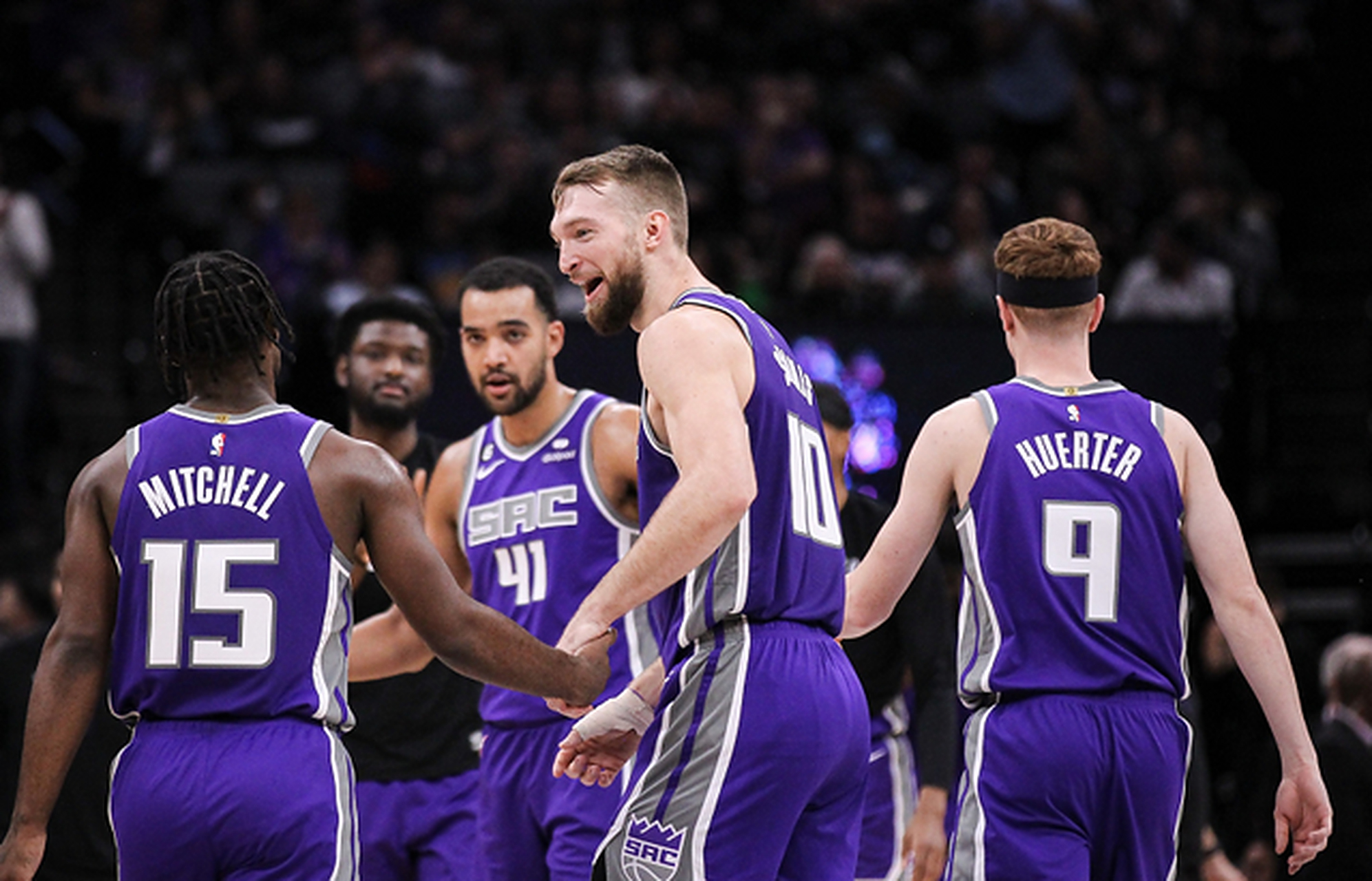 密尔沃基雄鹿发布备战花絮，今晚迎来里程碑，足总杯任务艰巨，数据趋势出现新变化